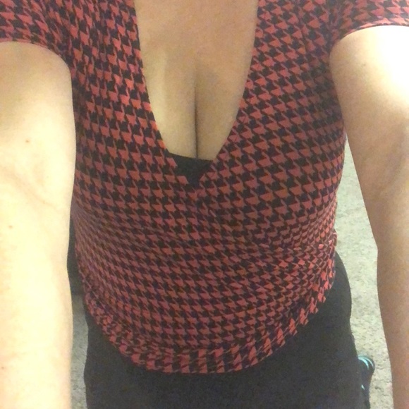 A red and black checkered crop top - Picture 8 of 8